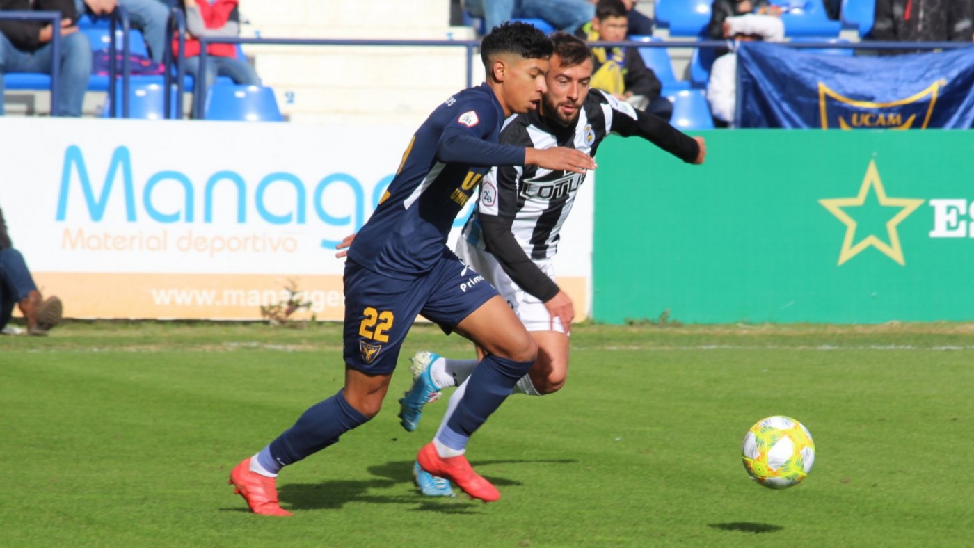 El UCAM Murcia se impone en un partido loco frente al Linense| 4-3
