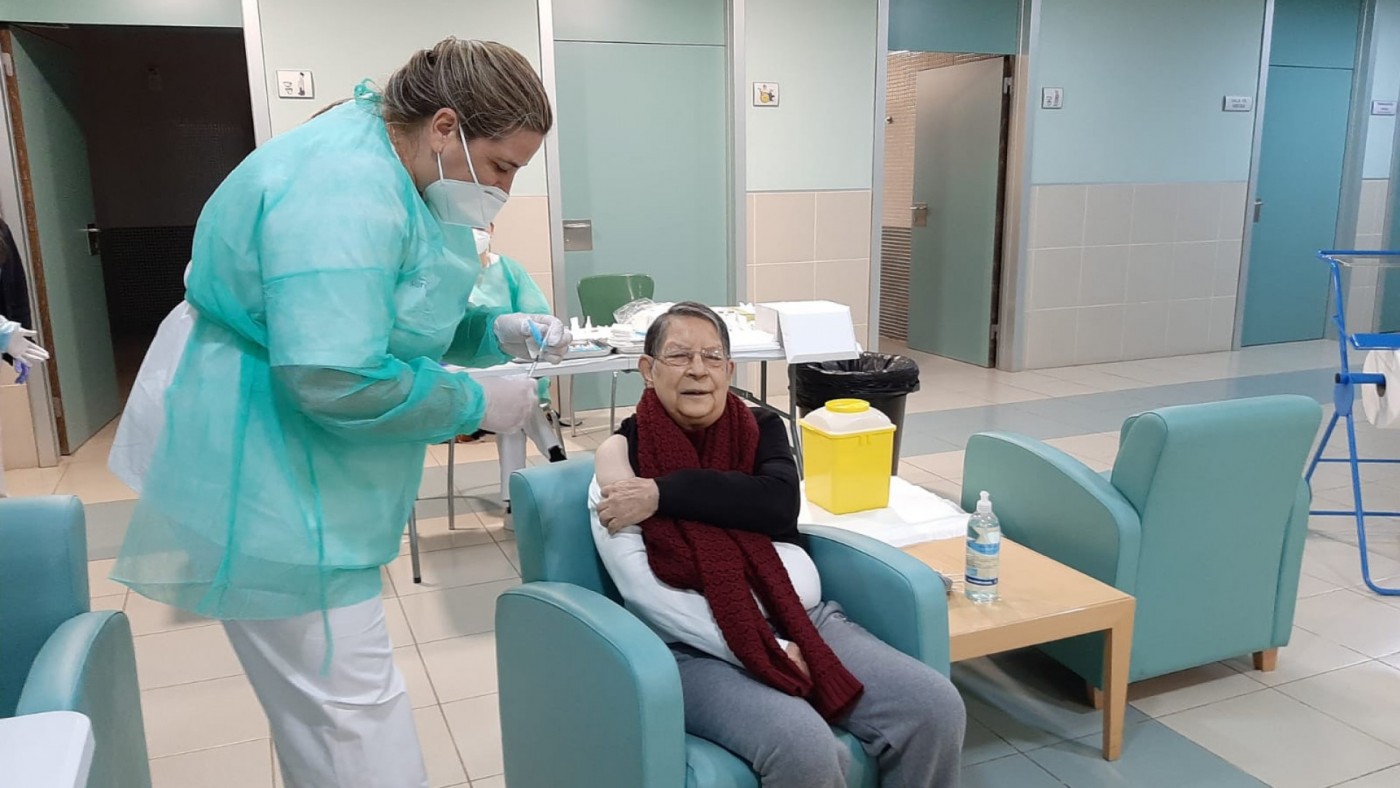 El nuevo consejero de Salud pedirá a la Agencia de Protección de Datos que le autorice a publicar la lista de vacunados