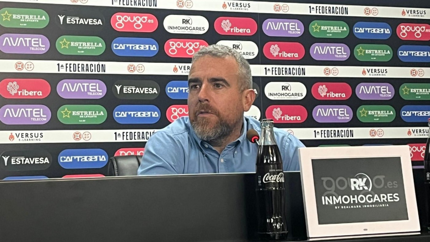 Javi Rey: "El mercado hay que afrontarlo con sinceridad y respeto al jugador"