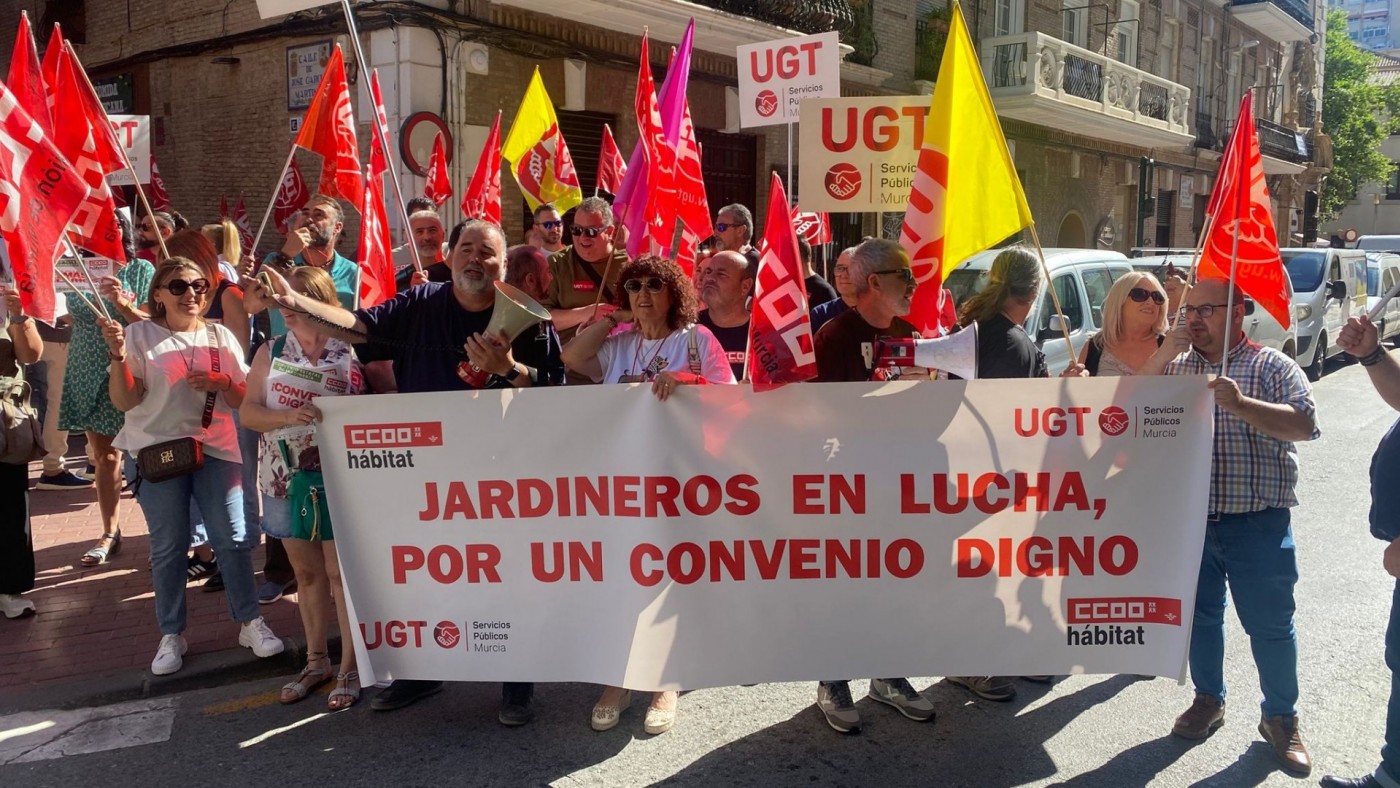 Protesta sindical en defensa de los trabajadores de jardines