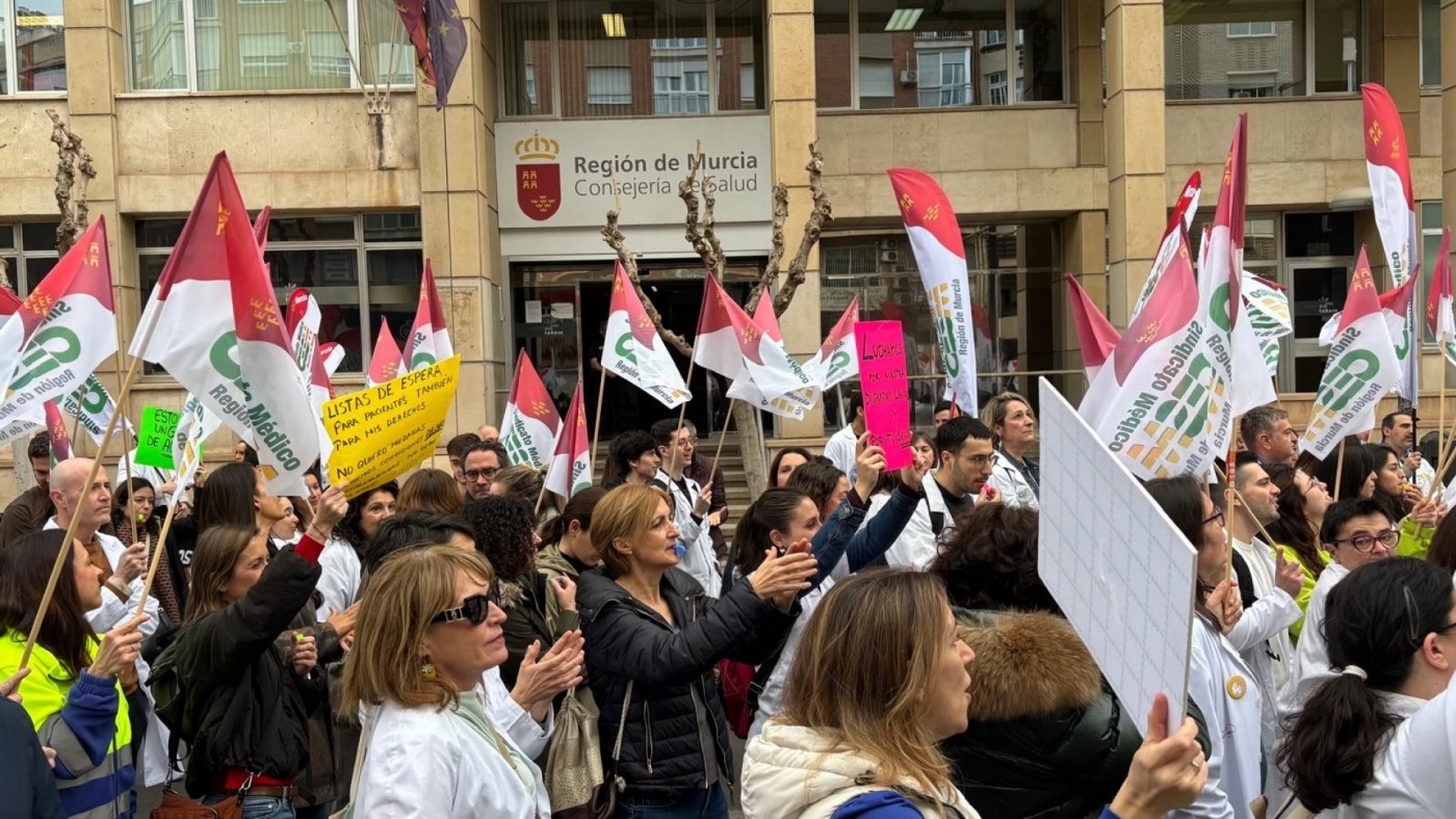 Quinta semana de huelga médica en la Región contra el Estatuto Marco y por mejoras laborales