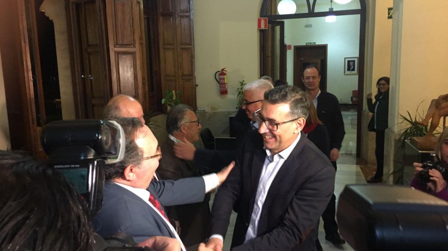 Luján es felicitado por Orihuela tras ganar las elecciones