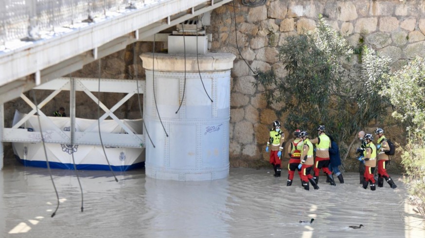Encuentran un cadáver en el Segura a la altura del Puente de Hierro en Murcia