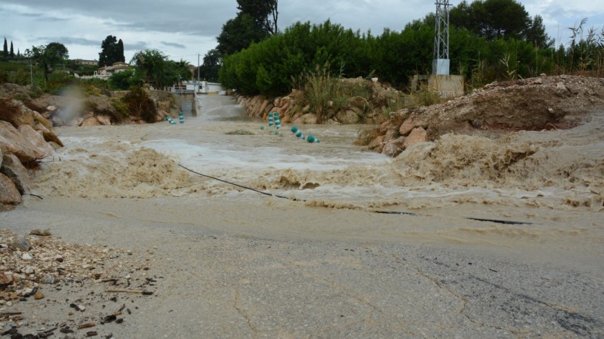 Los agricultores piden obras en la rambla de Agua Amarga para evitar afecciones a la 'autovía del melocotón'
