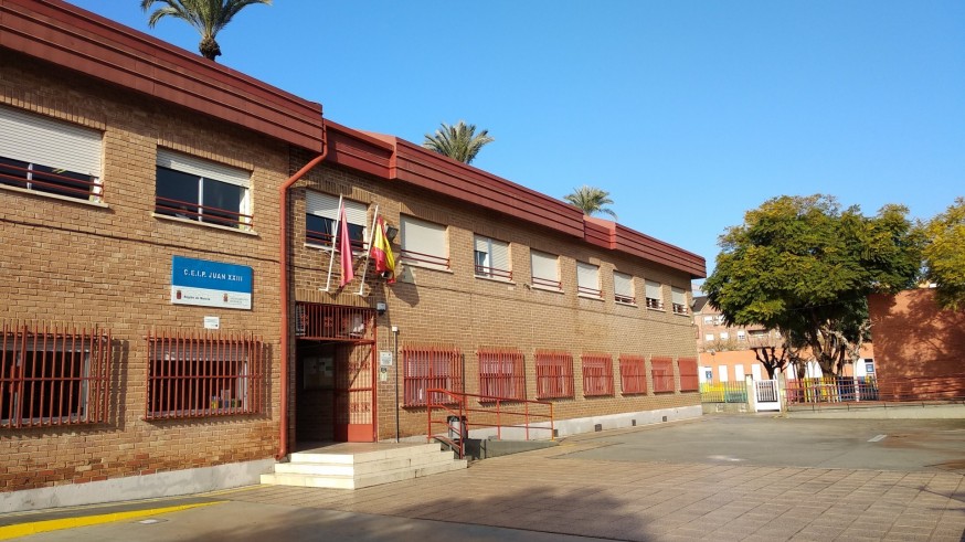 El Ayuntamiento de Murcia aprueba 31 espacios de sombra en 29 colegios para proteger a 10.000 alumnos