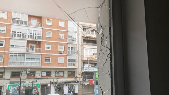 Vox denuncia un ataque con piedras a su sede de Murcia