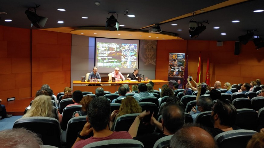 Joaquín Abenza presenta su libro '50 lugares mágicos de la Región de Murcia'