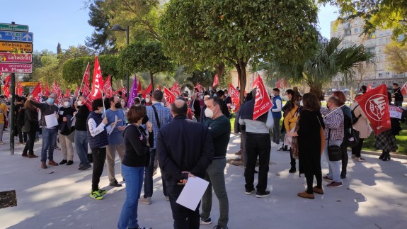 Concentración frente a la Delegación del Gobierno en Murcia esta mañana. Foto: ORM
