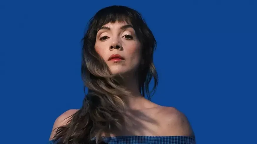 Voces en el espejo 1x12 - Carmesí