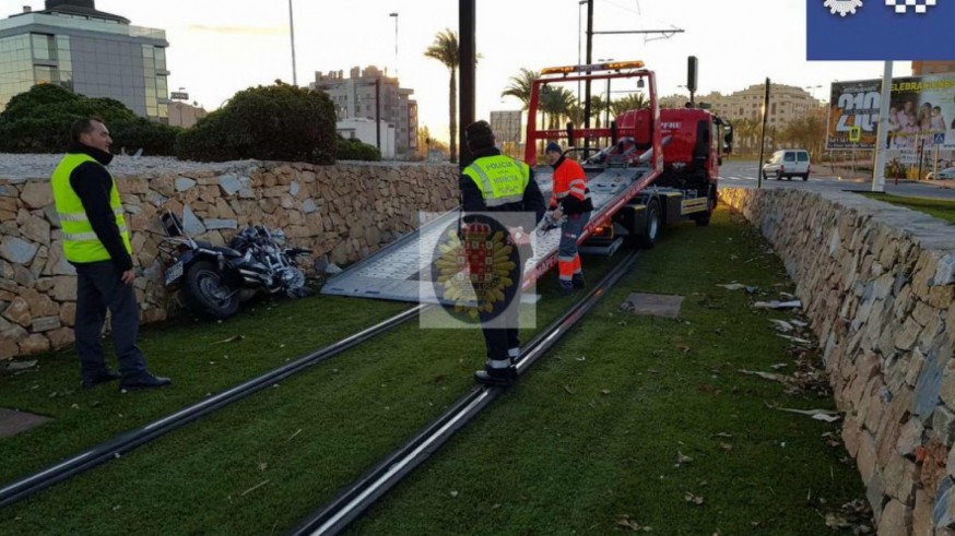 Imagen de archivo de un accidente junto a la rotonda de Los Cubos