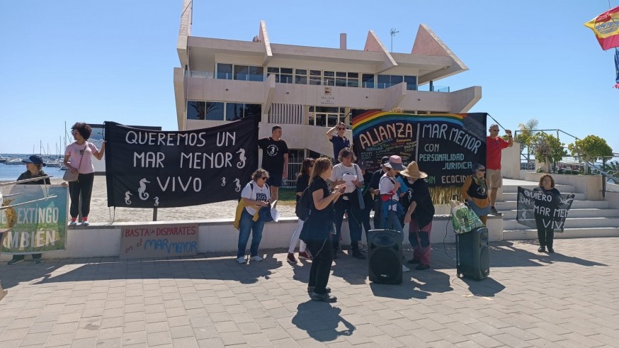 Denuncian frente al antiguo hospital del Los Arcos que la presión urbanística en el Mar Menor se mantiene