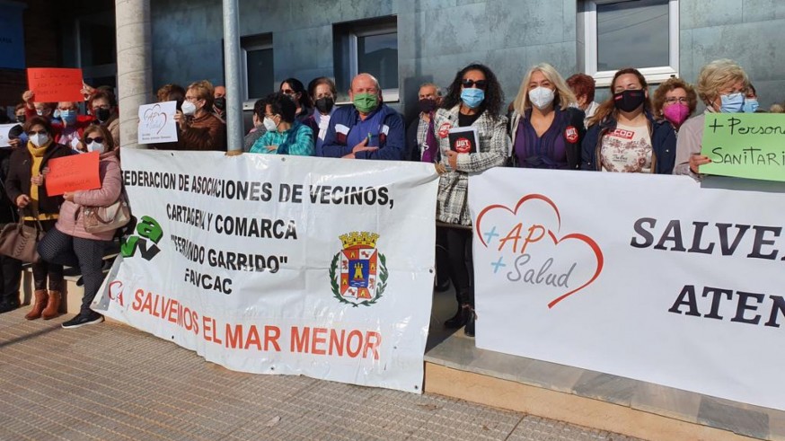 La Marea Blanca vuelve a protestar en los centros de salud para reclamar mejoras en Atención Primaria