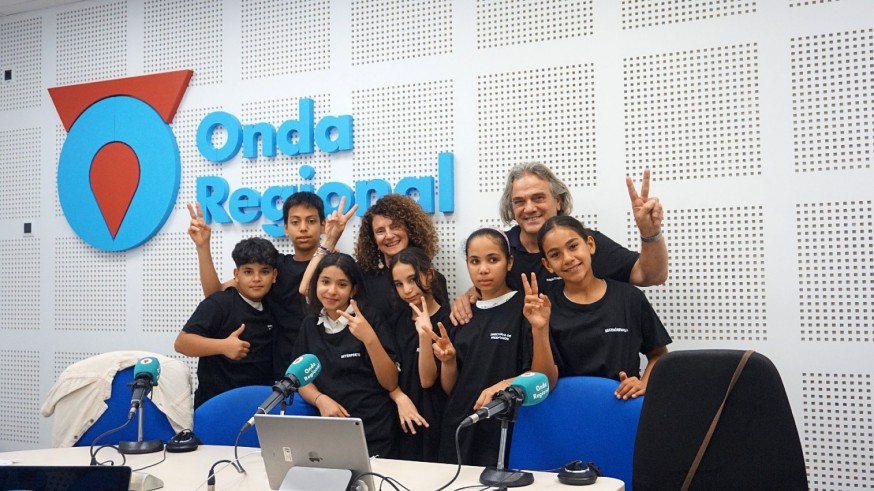 Recibimos a profesores y alumnos del CEIP Santa Rosa de Lima que participan en el Proyecto LÓVA con el Teatro Real componiendo y produciendo una ópera