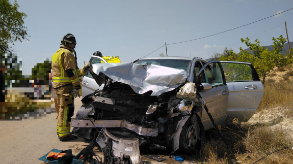 Un conductor herido en una colisión frontal entre dos coches en Caravaca