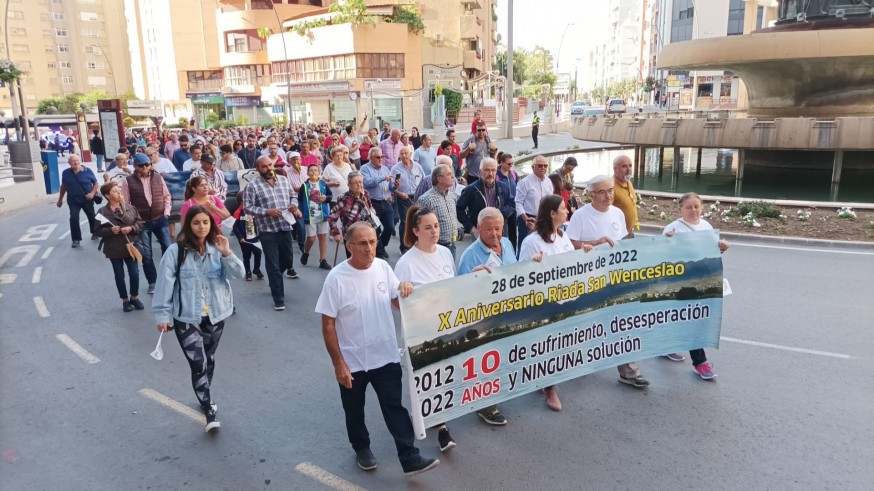 Lorca. Manifestación de los afectados por la riada de San Wenceslao
