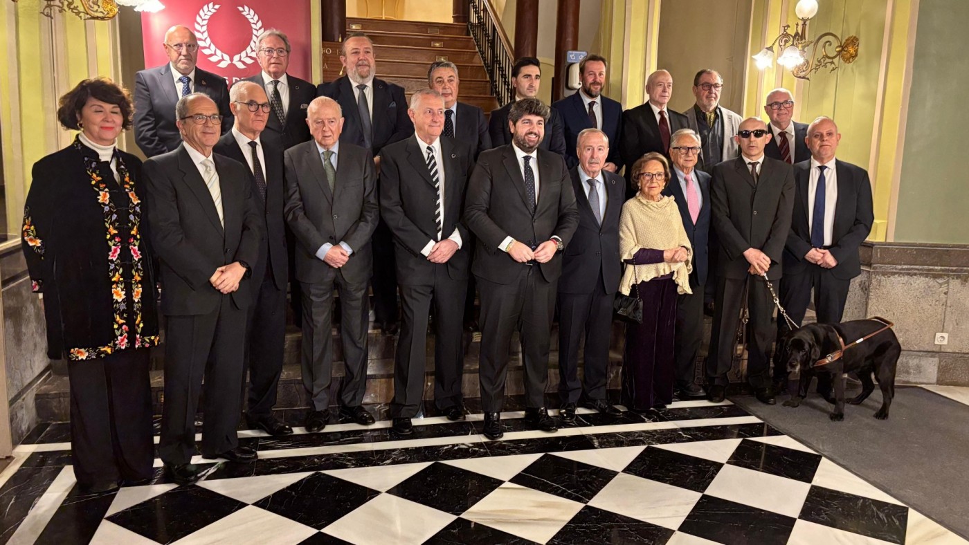 Los 'Laureles' coronan a la sociedad murciana 