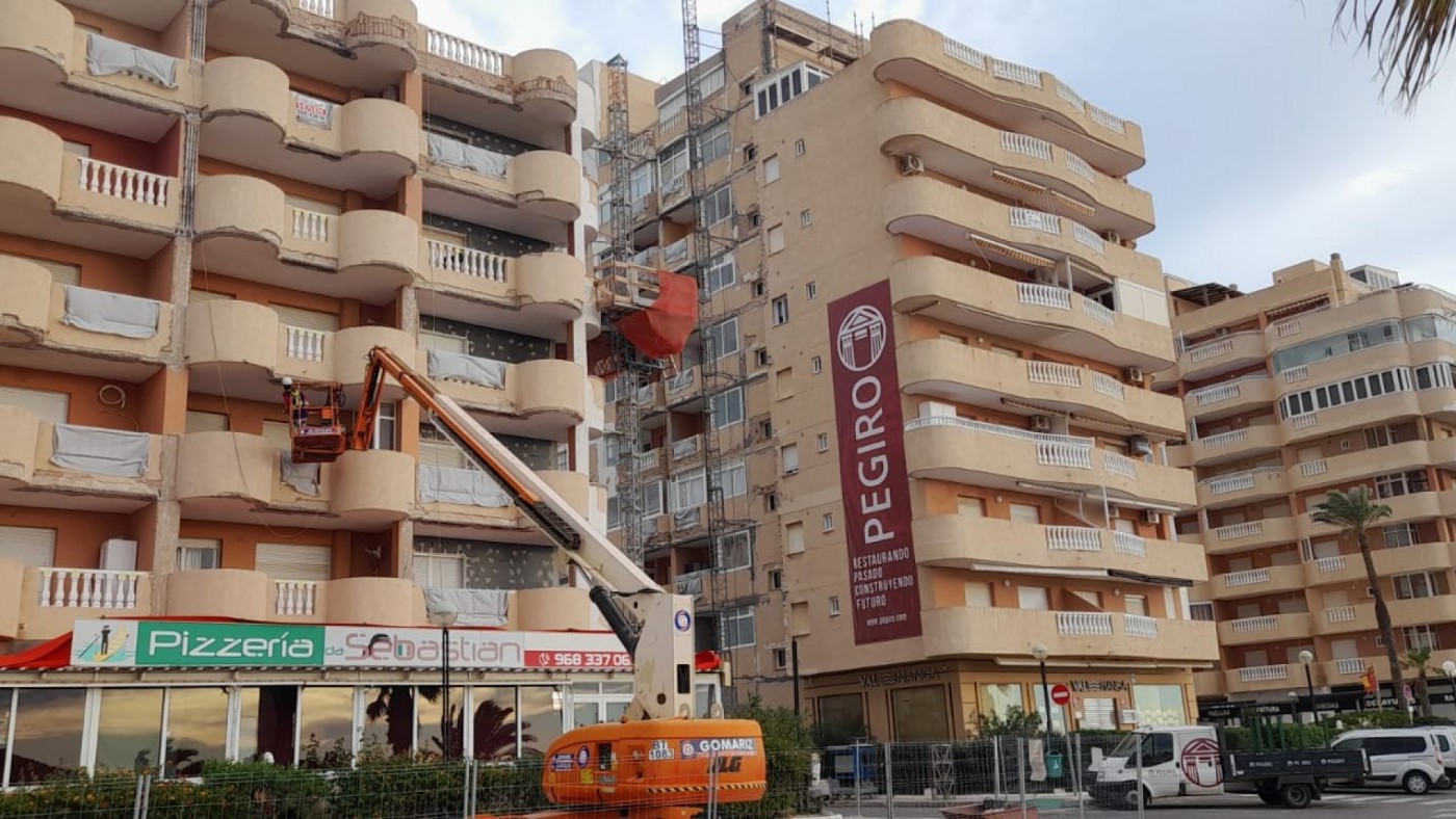 Lavado de cara a La Manga del Mar Menor con unas ayudas que expiran a mediados de año