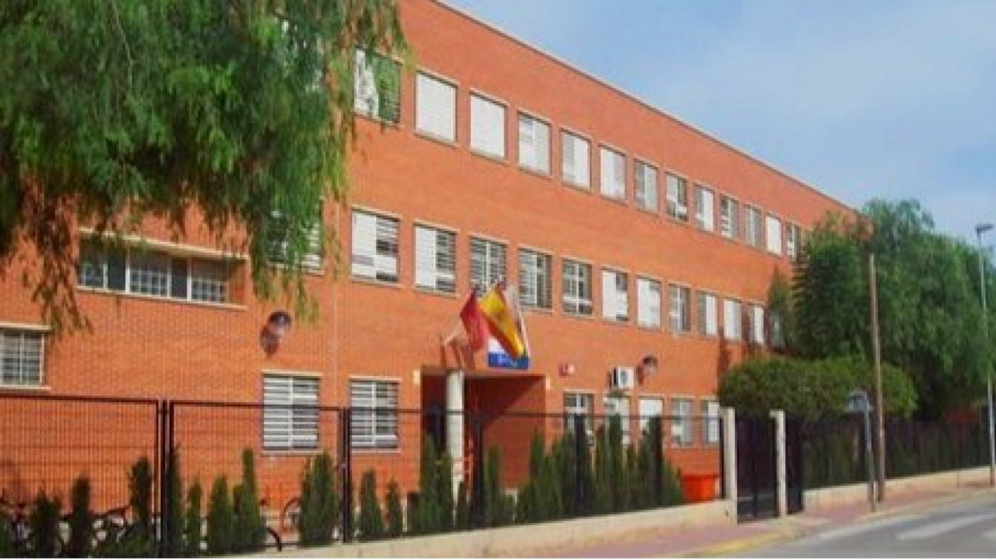 Luz verde a la ampliación del IES Menárguez Costa y nuevas ayudas para impulsar la innovación empresarial