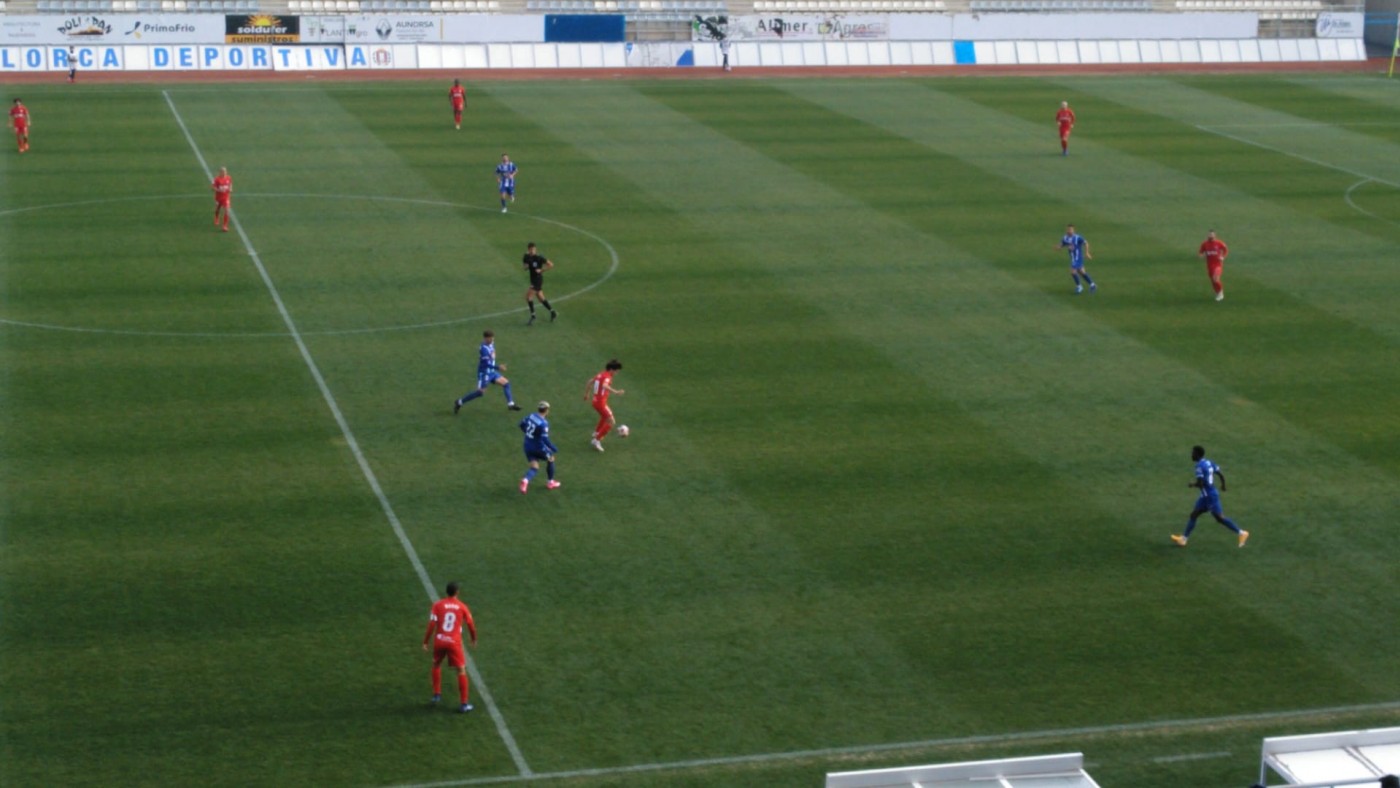 El Lorca Deportiva se congela ante el Linares (0-3)