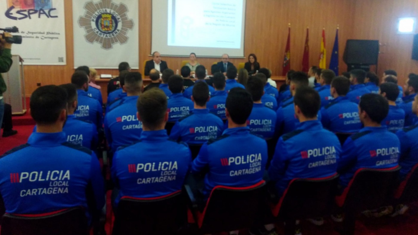 Medio centenar de nuevos agentes inician el curso en Cartagena