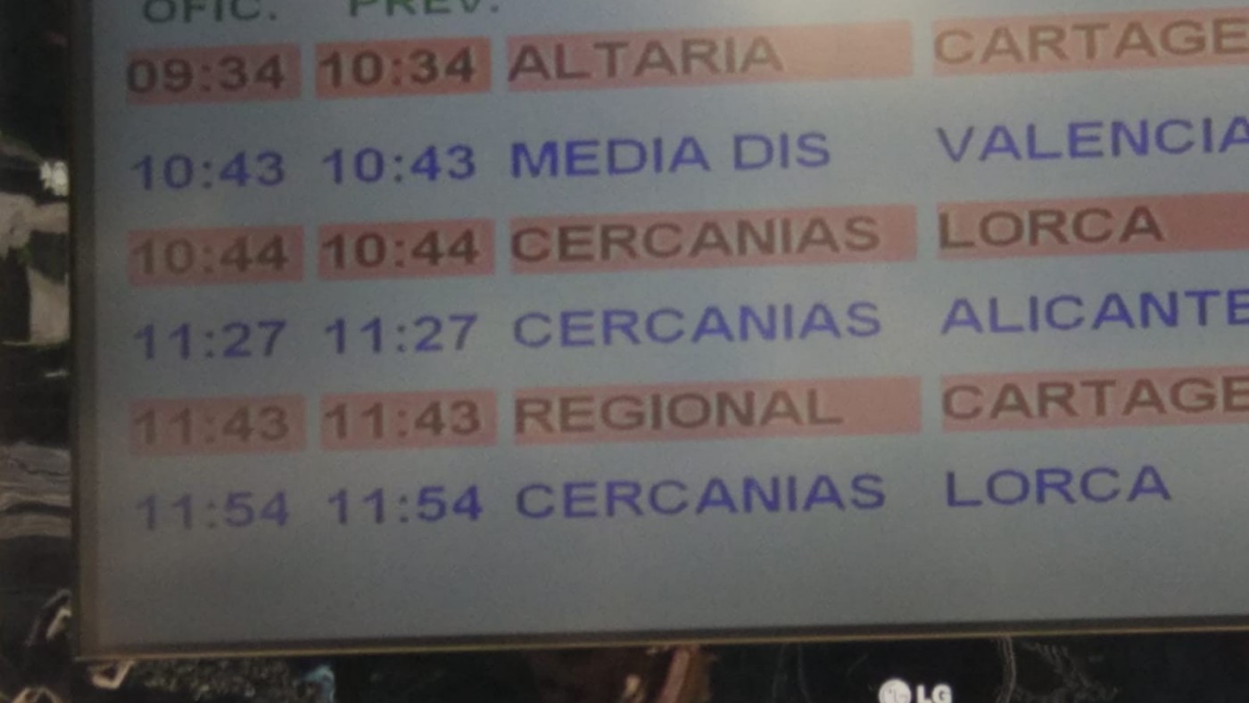 Panel informativo en la Estación Murcia El Carmen esta mañana