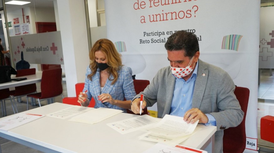 López Aragón y Herrero firman el convenio entre el SEF y Cruz Roja. CARM