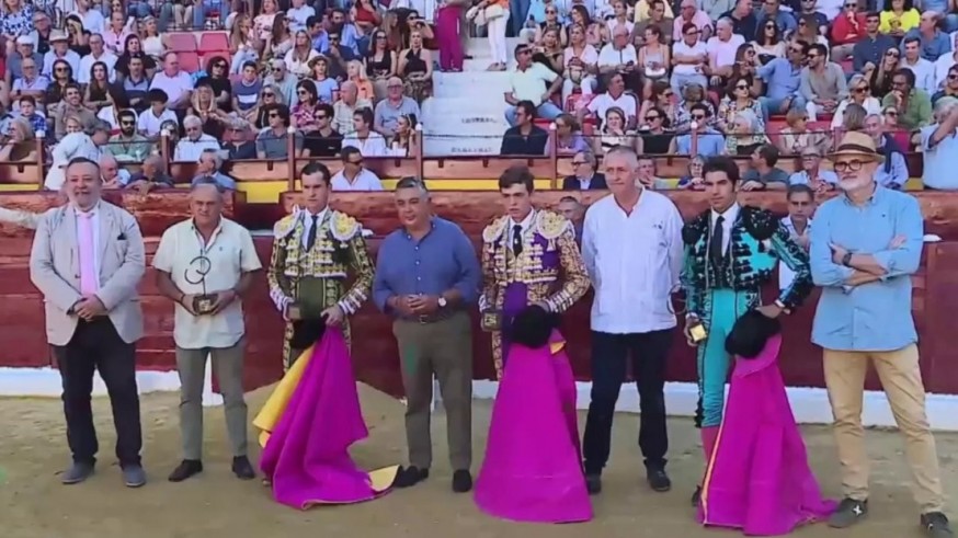Cayetano Rivera Ordoñez y Daniel Luque salen a hombros en la primera corrida de la Feria Taurina de Murcia