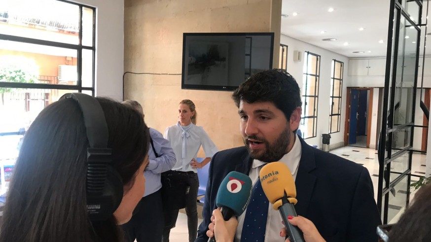 López Miras atiende esta mañana a Onda Regional tras el acto por el 9 de Junio