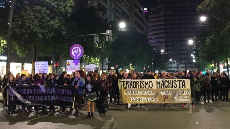 La cabeza de la manifestación en la Gran Vía de Murcia. ASR