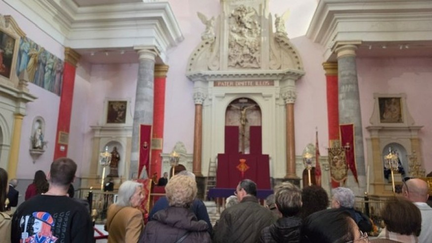 El Cristo del Perdón protagonista hoy de la Semana Santa de Murcia con el tradicional besapiés y la procesión de esta tarde