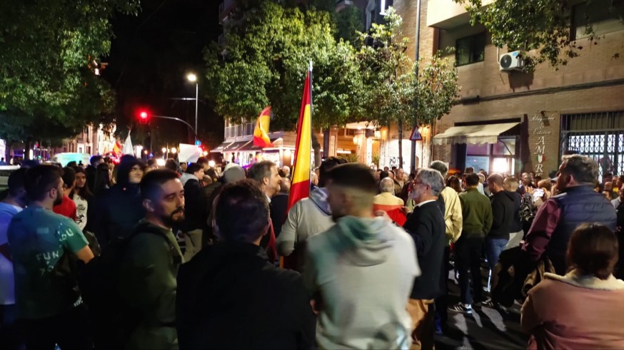Vuelven las protestas a la calle Princesa de Murcia contra el acuerdo del PSOE y Junts