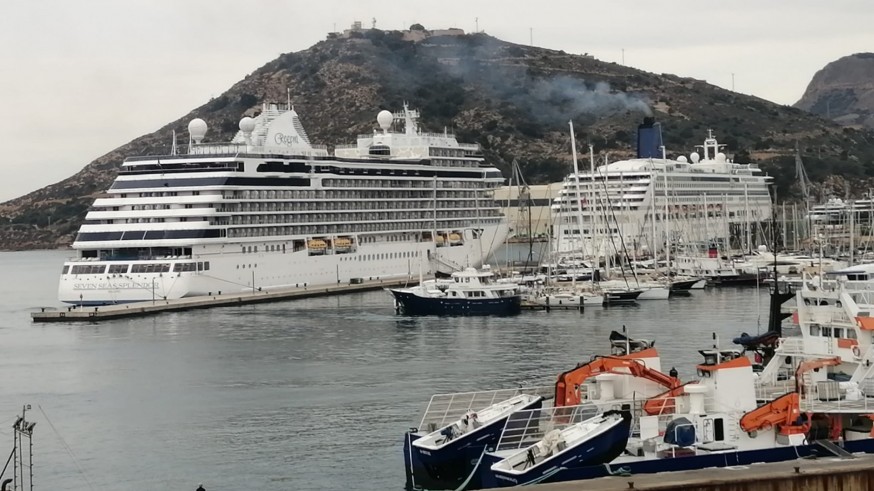 Triple escala de buques este lunes en Cartagena
