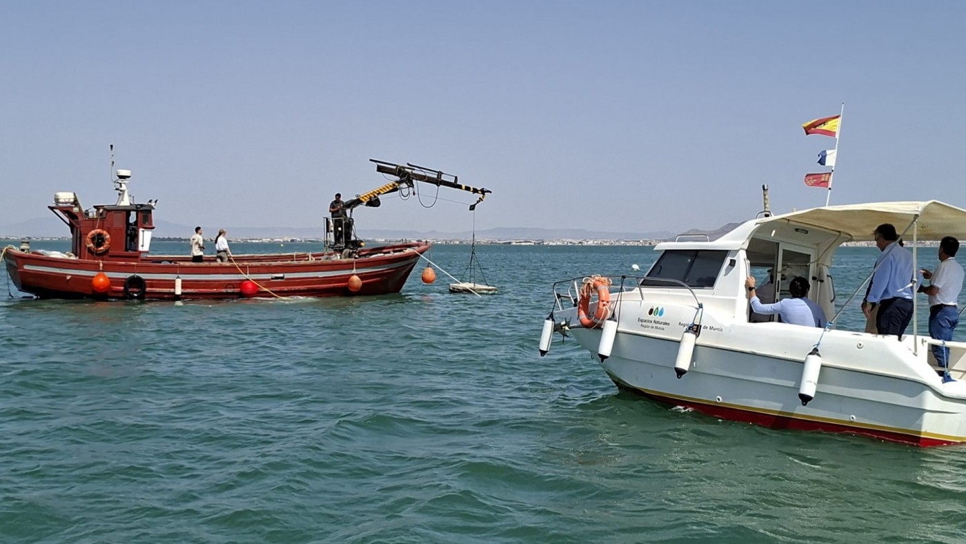 Medio Ambiente instala 61 fondeadores ecológicos en el Mar Menor