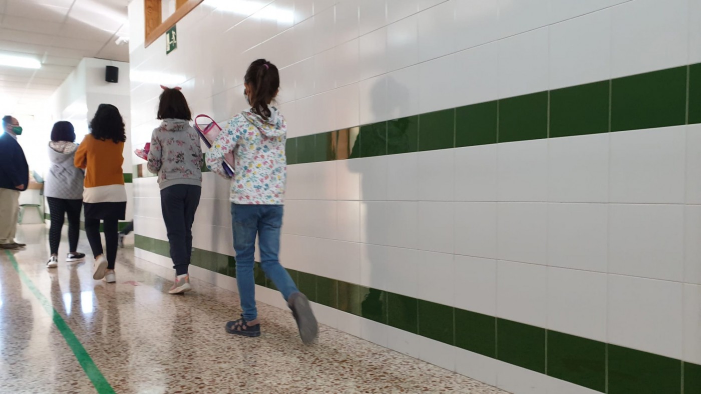 Alumnos en el interior de un colegio en Murcia