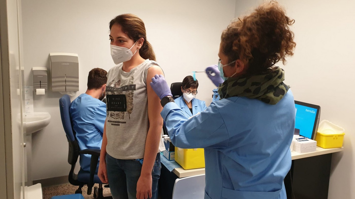 Vacunación de personal sanitario.