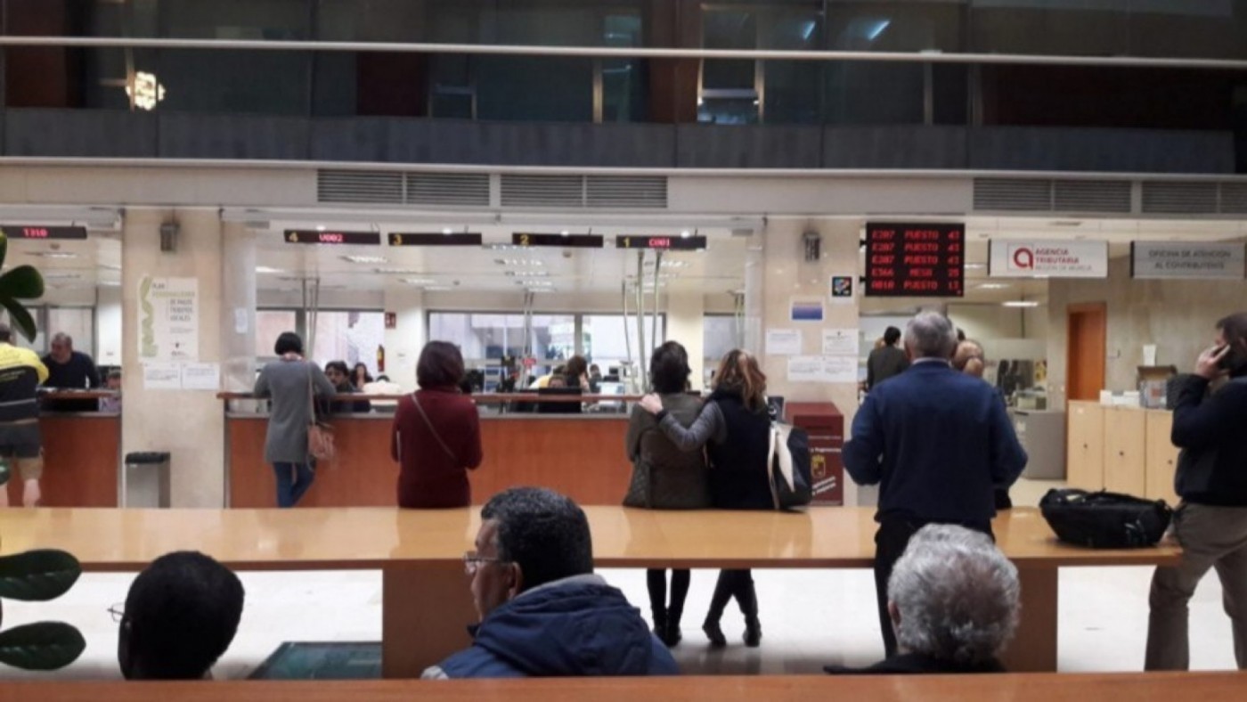 UGT y CCOO suspenden la protesta por las 35 horas tras la oferta de negociación con el Gobierno regional