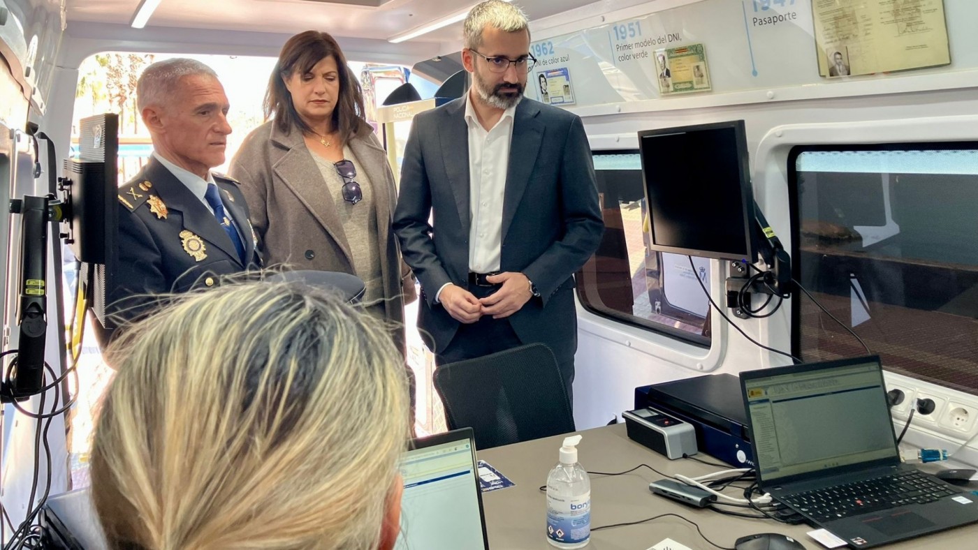 Tres nuevas unidades móviles de expedición de DNI