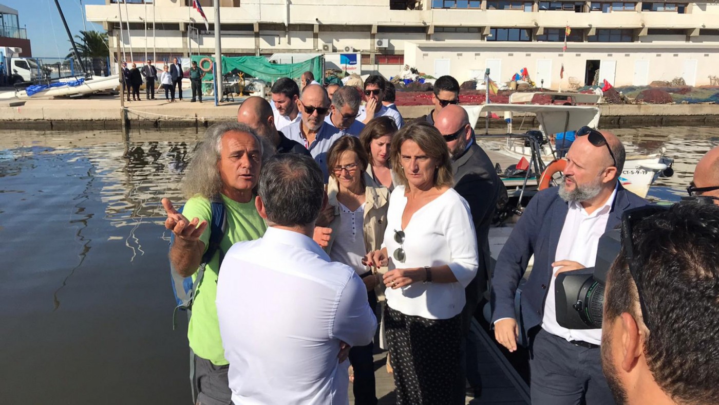 Teresa Ribera visita el Mar Menor: 'Es una emergencia ambiental, hay que tomarse en serio la aplicación de las normas'
