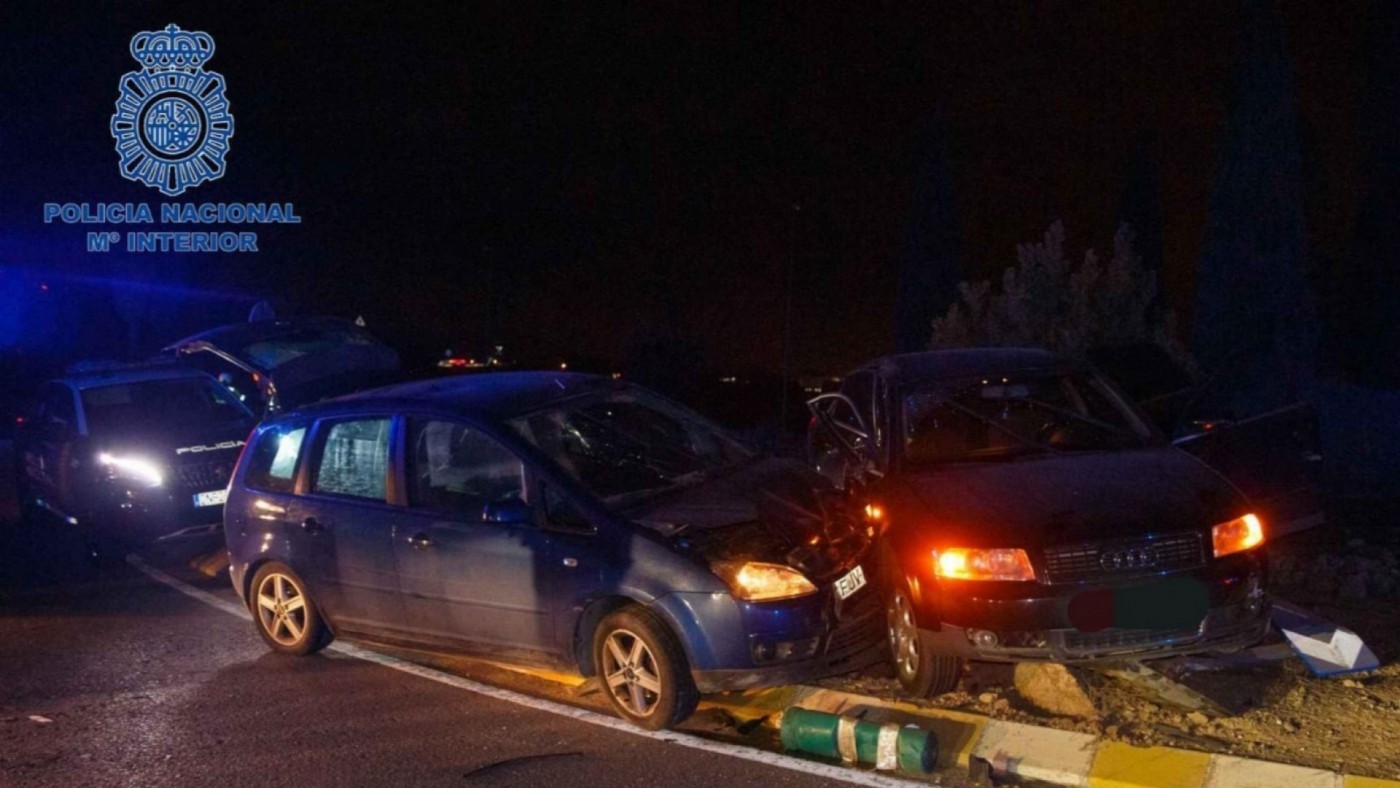 Prisión para los detenidos por apuñalar a un agente de policía