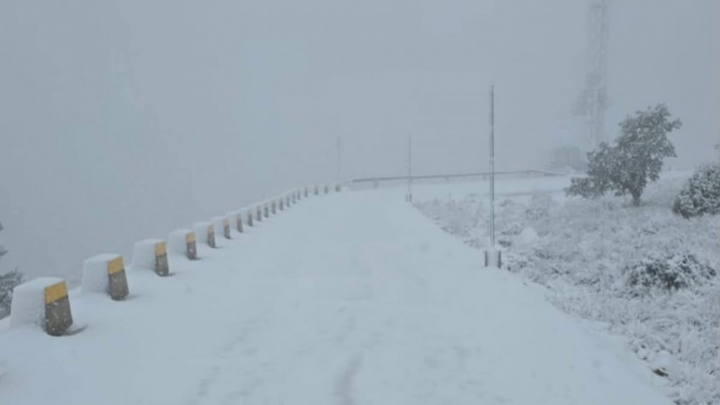 La nieve obliga a cerrar los accesos a Sierra Espuña