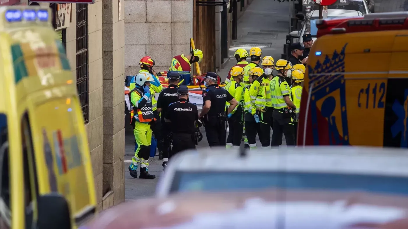 Al menos 3 heridos y cuatro desaparecidos en el derrumbe de un edificio en Madrid