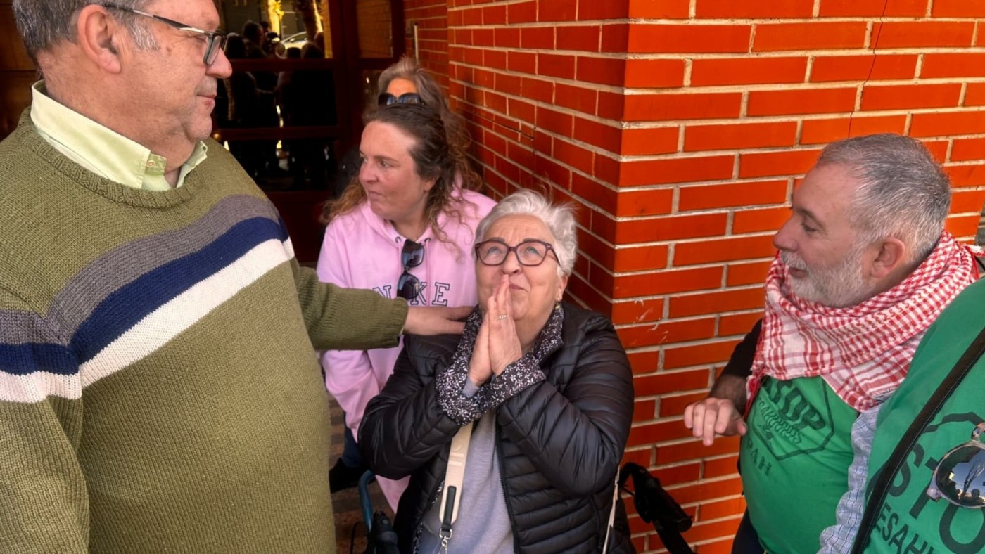 La movilización social paraliza el desahucio de Alcantarilla