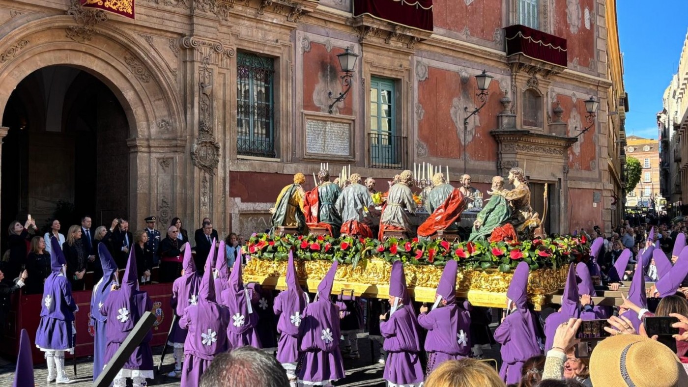 La Reina Sofía disfruta en Murcia de la tradición de los Salzillos