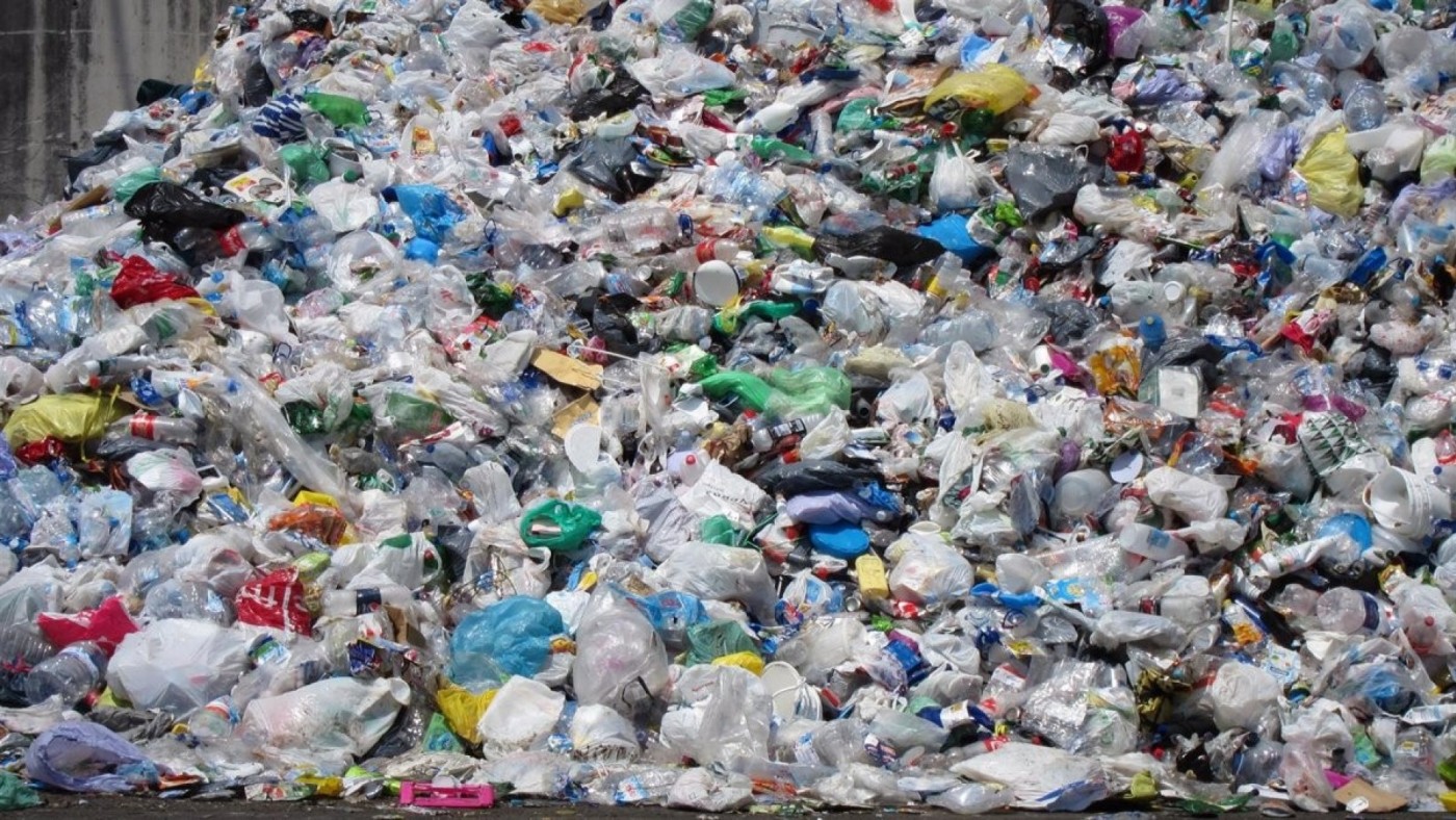 Cada año producimos en el planeta cuatrocientos millones de toneladas de plástico