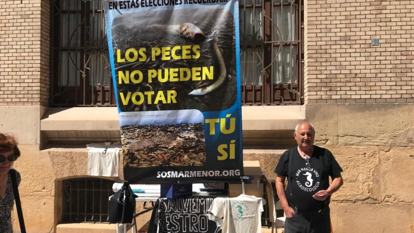 SOS Mar Menor sale a la calle en Murcia para concienciar sobre la importancia del voto en las autonómicas