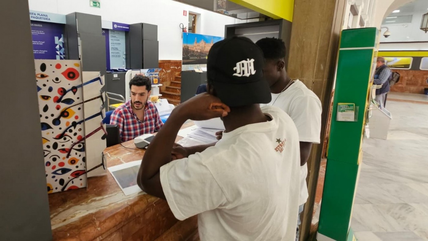 Comisiones Obreras alerta del colapso en la regularización de extranjeros 