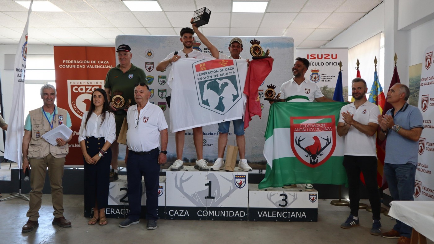 Antonio Molina y su pájaro 'Roberto', campeones de España de silvestrismo