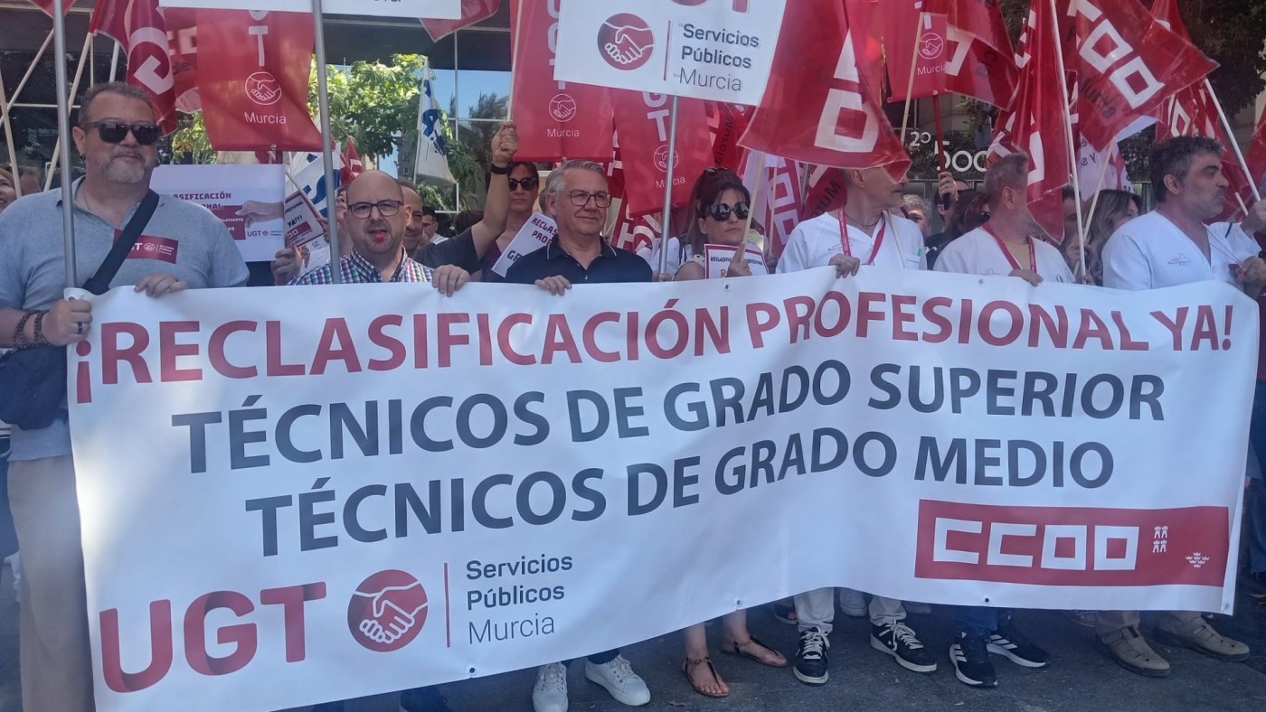 Los técnicos sanitarios vuelven a movilizarse para exigir una reclasificación profesional pendiente desde 2022