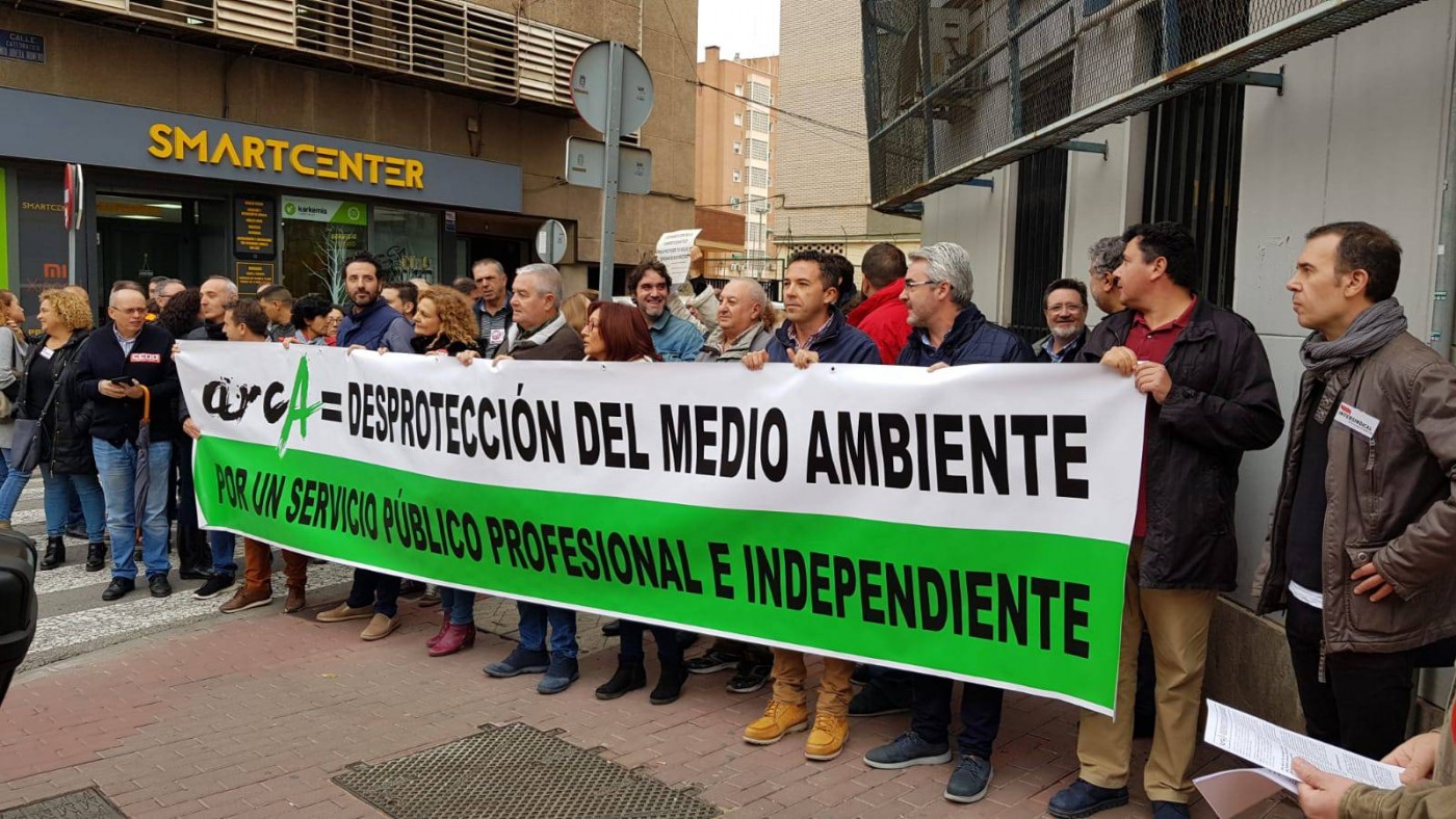 Protesta de los funcionarios este lunes en Murcia