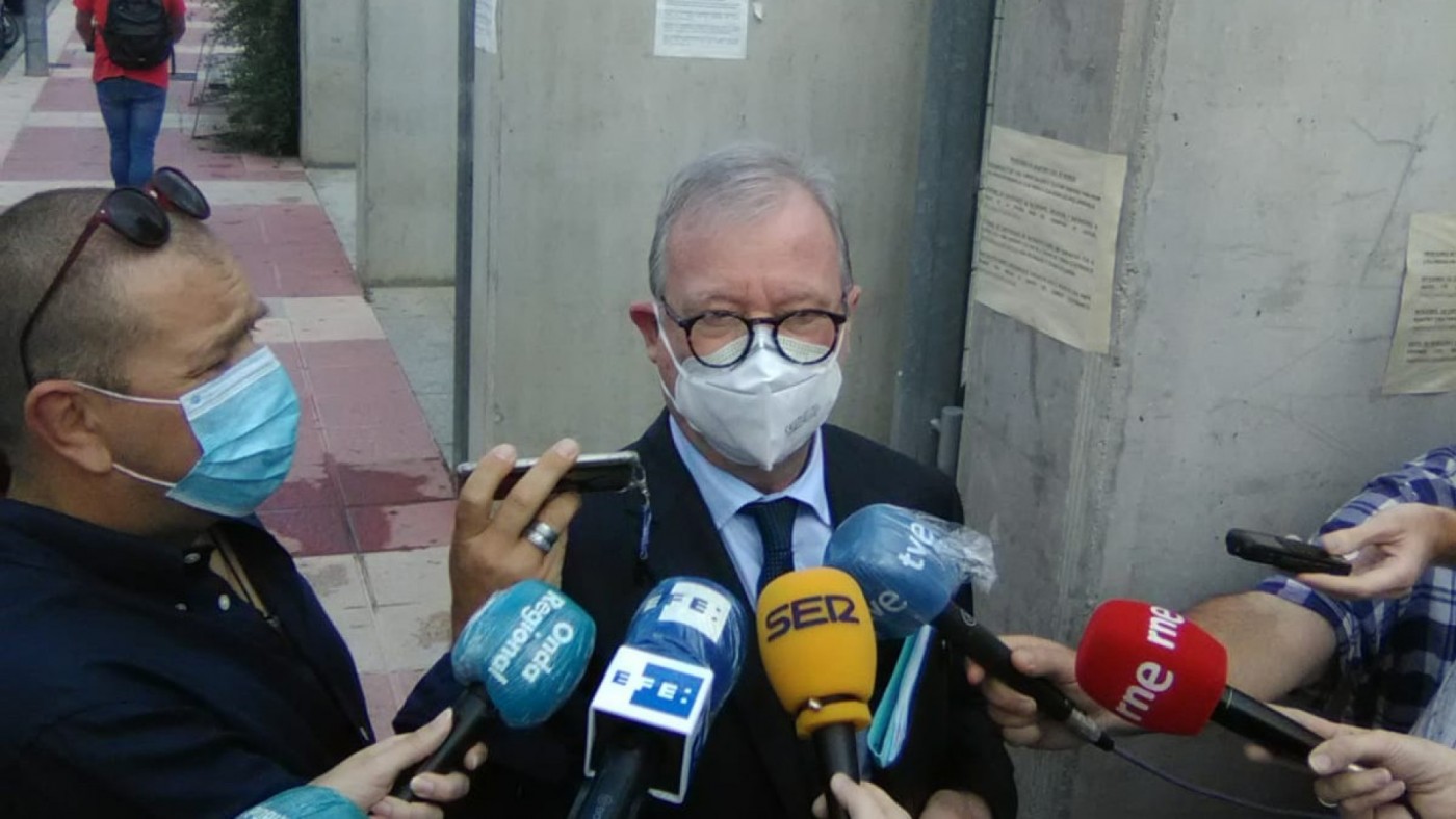 Valcárcel atiende a los medios en la Ciudad de la Justicia el día de su declaración